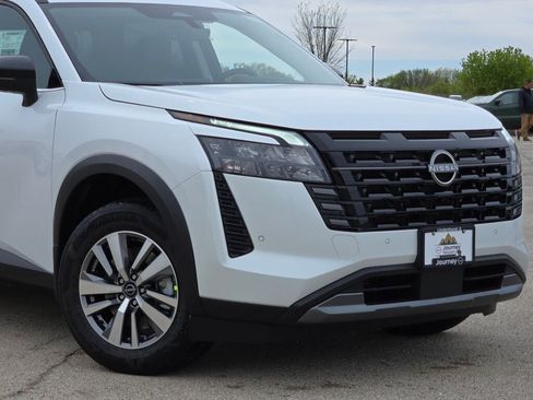 New 2026 Nissan Pathfinder SL AWD/4WD image 2