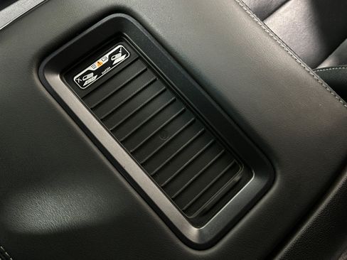 Used 2019 Chevrolet Suburban Premier AWD/4WD image 11