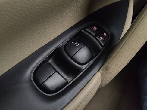 Used 2015 Nissan Rogue SL FWD image 27