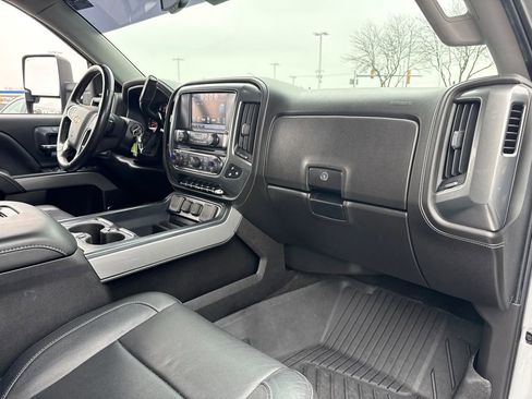 Used 2018 Chevrolet Silverado 1500 LTZ Z71 w/ Redline Edition image 38