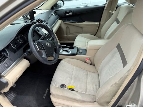 Used 2013 Toyota Camry LE FWD image 9