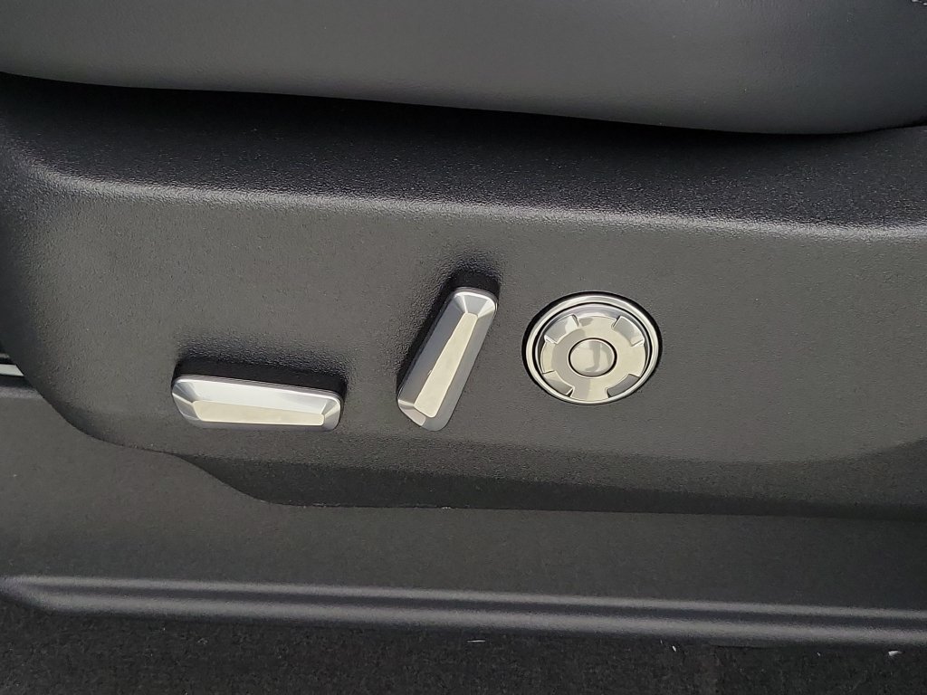 New 2027 Lincoln Navigator Premiere RWD image 23