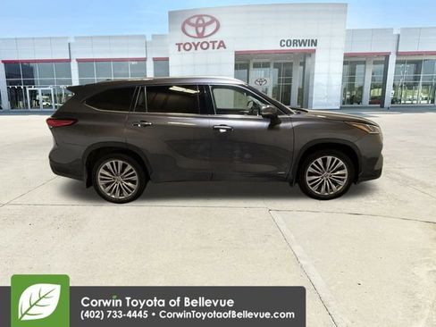 Used 2023 Toyota Highlander Platinum image 9