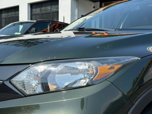 Used 2018 Honda HR-V EX image 32