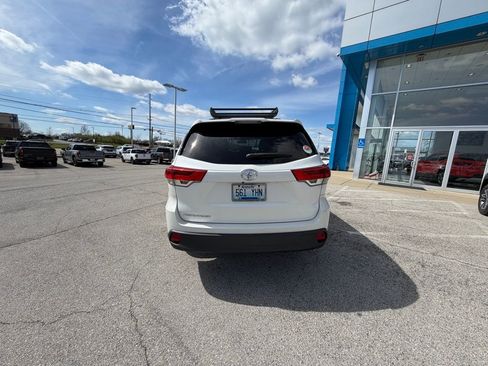 Used 2018 Toyota Highlander LE image 4