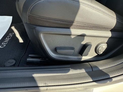 Used 2025 Genesis G70 2.5T image 20