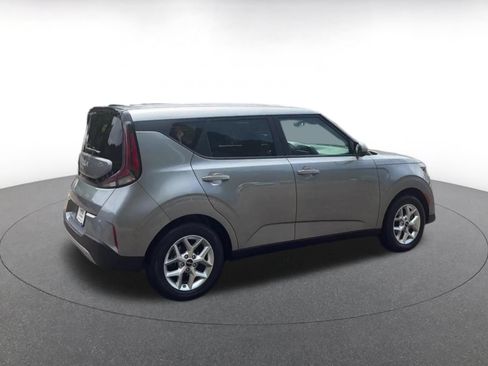 Used 2025 Kia Soul LX w/ LX Technology Package FWD image 14