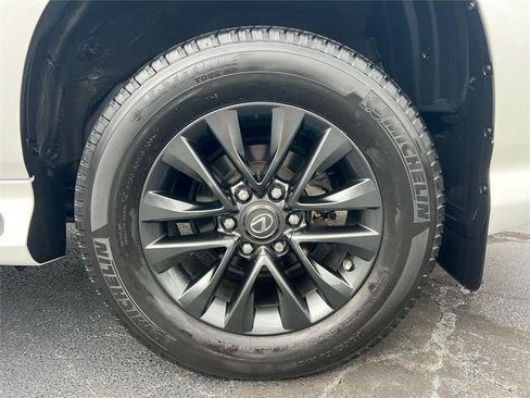 Used 2021 Lexus GX 460 Premium w/ Premium Package AWD/4WD image 16