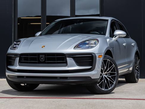 Certified 2025 Porsche Macan image 1