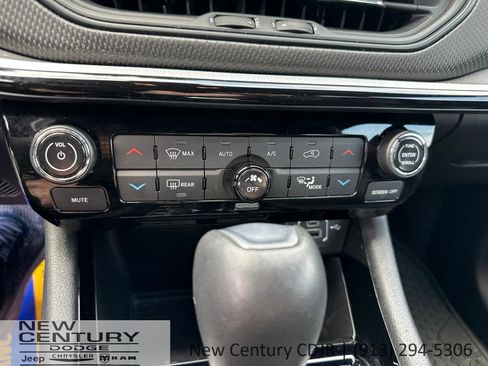 Used 2025 Jeep Compass Trailhawk AWD/4WD image 23