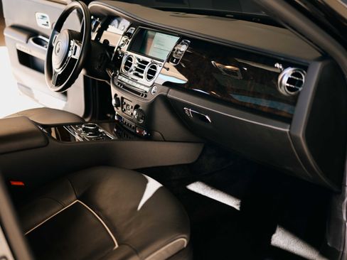 Used 2014 Rolls-Royce Ghost image 22
