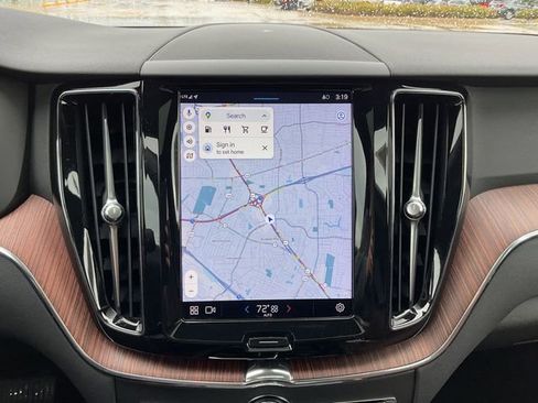 Used 2023 Volvo XC60 B5 Plus image 25