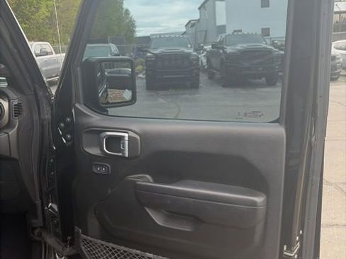 Used 2023 Jeep Wrangler Unlimited w/ Sun & Screen Package image 16