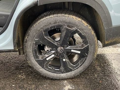 New 2026 Volkswagen Taos SE image 27