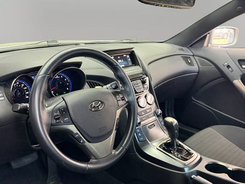 Used 2016 Hyundai Genesis 3.8 RWD image 16