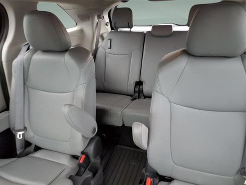 Certified 2023 Toyota Sienna XLE w/ XLE Plus Package AWD/4WD image 17