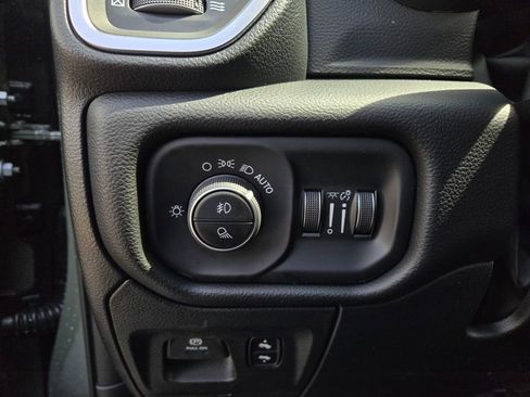 New 2026 RAM 1500 4x4 Crew Cab image 12