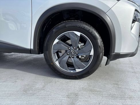 Used 2025 Nissan Rogue SV FWD image 31