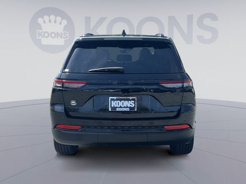 Used 2023 Jeep Grand Cherokee Altitude image 15