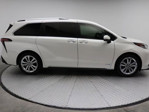 Certified 2021 Toyota Sienna Platinum image 7