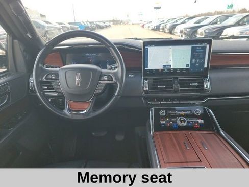 Used 2024 Lincoln Navigator Premiere image 4
