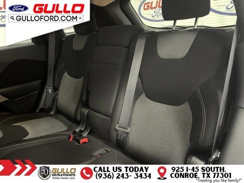 Used 2018 Jeep Cherokee Latitude w/ Altitude Package FWD image 13