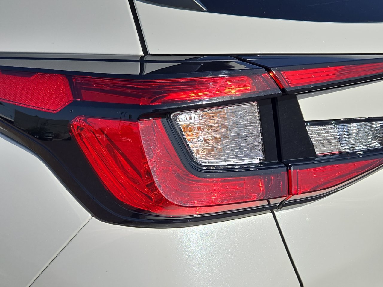 Used 2024 Subaru Crosstrek 2.0i Premium w/ Crosstrek Mirror Package AWD/4WD image 33