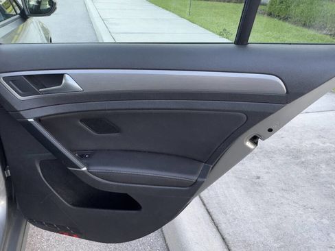 Used 2015 Volkswagen Golf S image 22