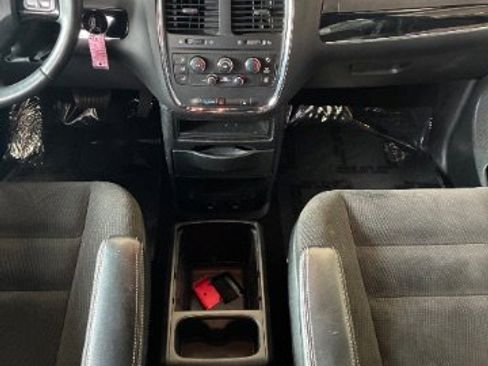 Used 2018 Dodge Grand Caravan SE image 22