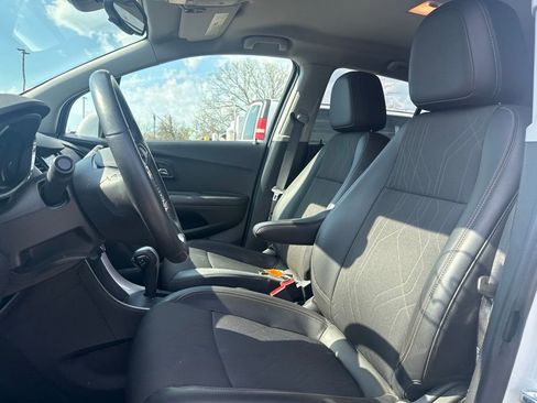 Certified 2022 Chevrolet Trax LT w/ LT Convenience Package AWD/4WD image 14