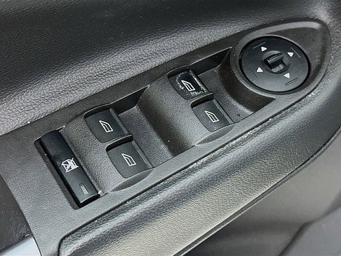 Used 2018 Ford Escape SE w/ SE Sport Appearance Package image 18