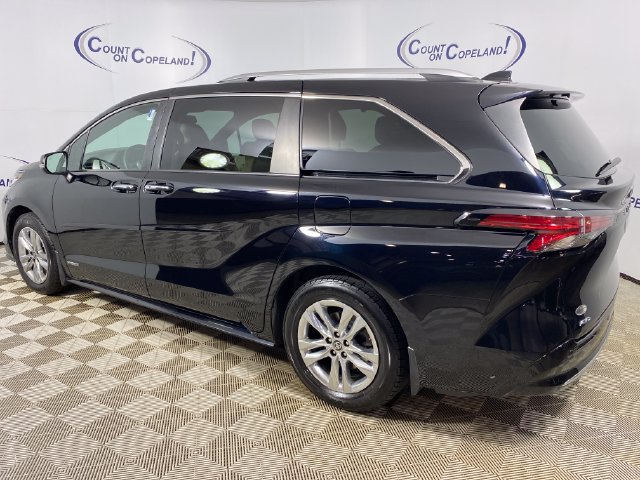 Used 2021 Toyota Sienna Limited AWD/4WD image 4
