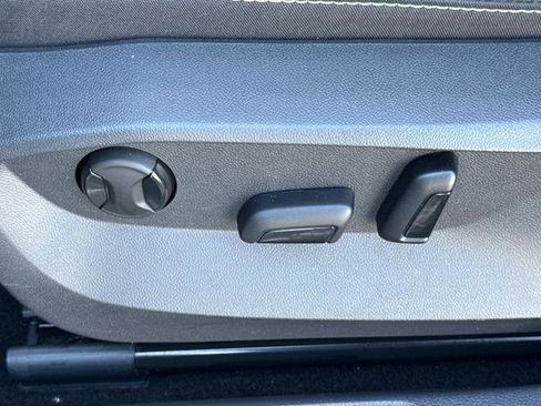 Used 2023 Volkswagen Taos SE image 15