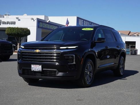 Used 2025 Chevrolet Traverse LT w/ Driver Confidence Package image 8