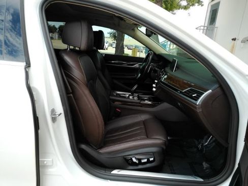 Used 2022 BMW 740i RWD image 22