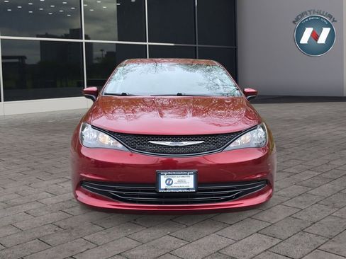 Used 2020 Chrysler Voyager L FWD image 8