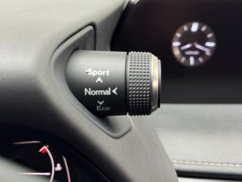 Used 2022 Lexus UX 200 w/ Accessory Package (Z2) FWD image 21