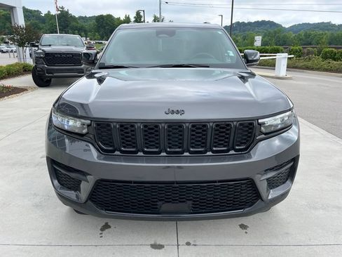 Used 2025 Jeep Grand Cherokee Altitude AWD/4WD image 31