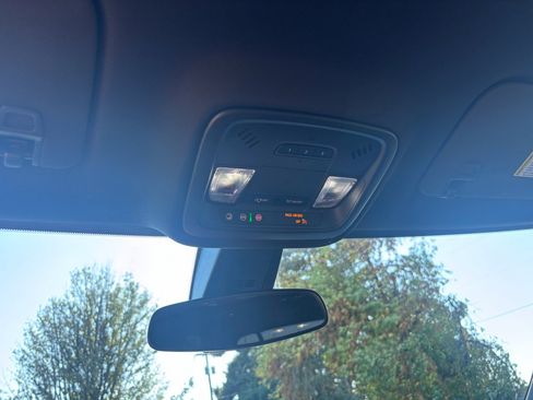 Used 2023 Chevrolet Traverse LT image 25