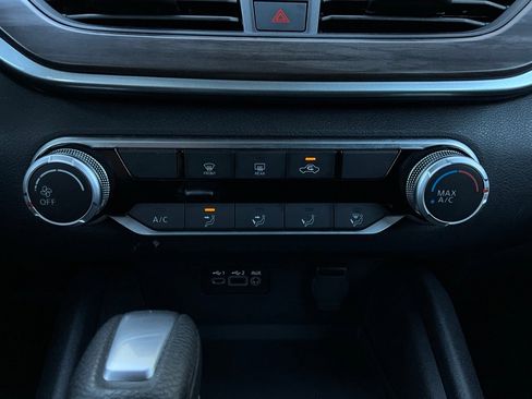 Used 2025 Nissan Altima 2.5 SV image 27