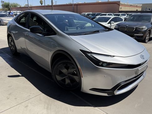 Used 2025 Toyota Prius Plug-In Hybrid FWD image 6