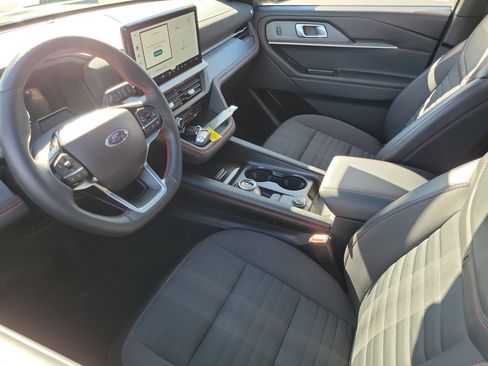 Certified 2025 Ford Explorer ST-Line w/ Premium Package image 3