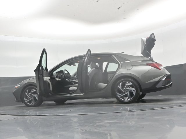 Used 2024 Hyundai Elantra Limited FWD image 54