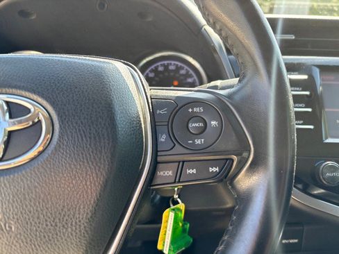 Used 2020 Toyota Camry SE image 15