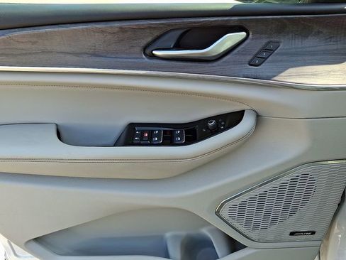 Used 2022 Jeep Grand Cherokee Overland image 12