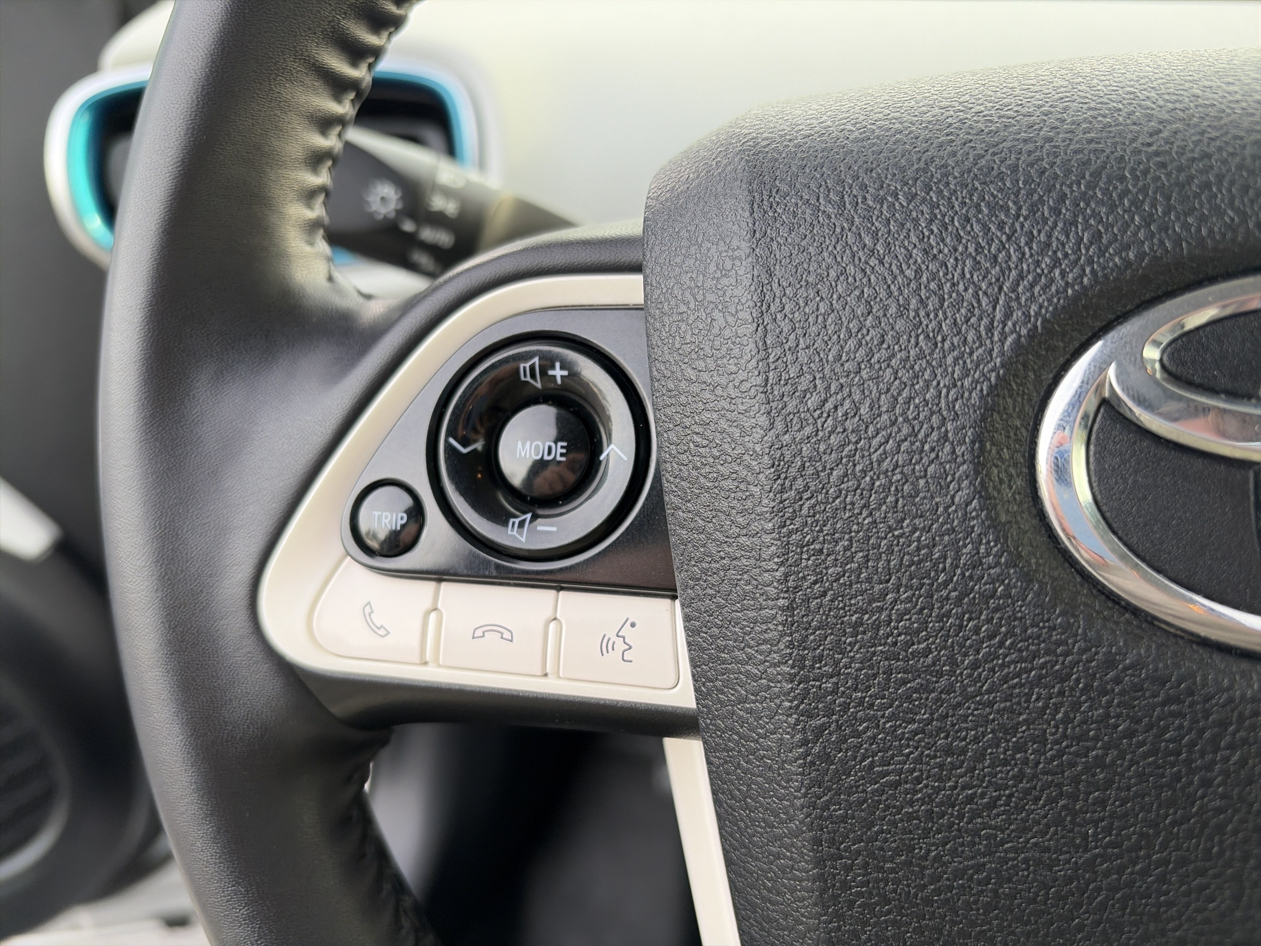 Used 2019 Toyota Prius Prime Premium FWD image 26