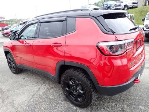Used 2023 Jeep Compass Trailhawk w/ Trailhawk Convenience Group AWD/4WD image 3