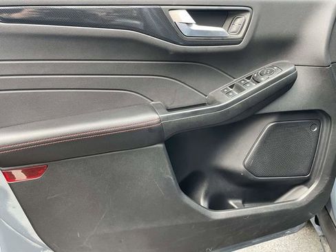 Certified 2025 Ford Escape ST-Line w/ Cold Weather Package image 9