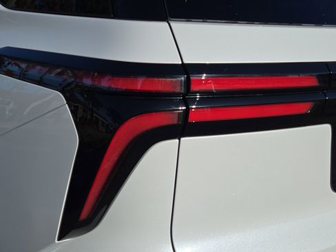 New 2026 Chevrolet Traverse LT image 17