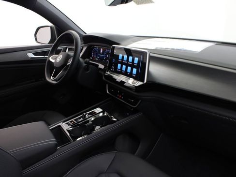 New 2026 Volkswagen Atlas Cross Sport SE FWD image 24
